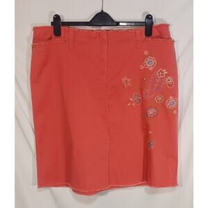 Bandolino Women's sz 18  Stretch Denim Skirt Dahlia Pink Embroidered